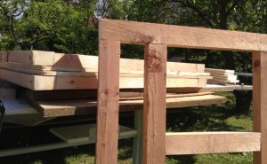 Detail rámu stěny psí boudy