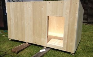 Psí bouda před natřením