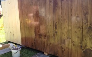 První nátěr ochrannou lazurou