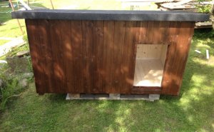 Psí bouda s ochranným nátěrem a střešní krytinou kanadský šindel